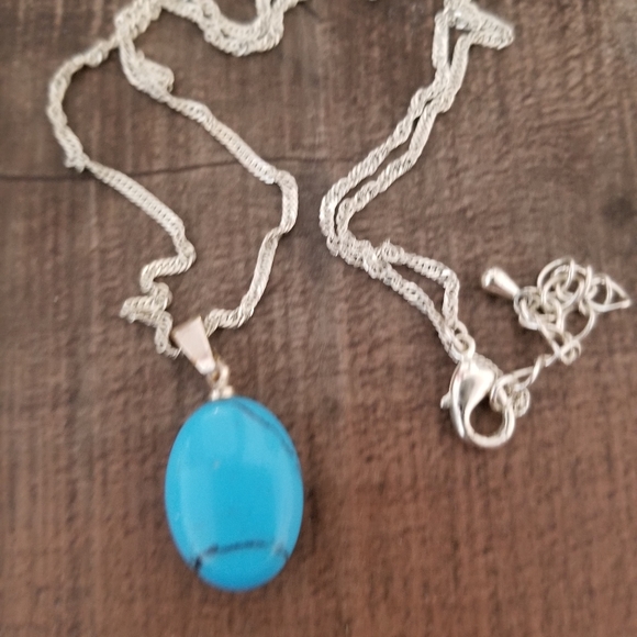 Turquoise pendant on chain - Picture 2 of 9